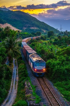 Du lịch bằng tàu đêm – Trải nghiệm & kinh nghiệm hữu ích 2025